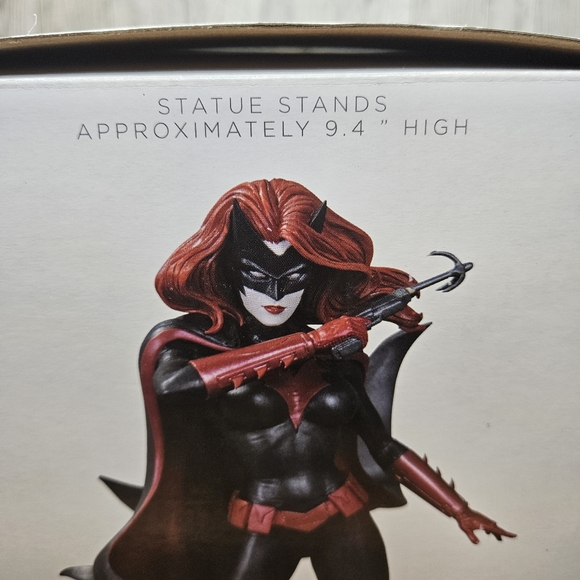 DC Collectibles DC Comics Cover Girls Batwoman Statue 3613 of 5200 RARE LIMITED - Picture 6 of 16